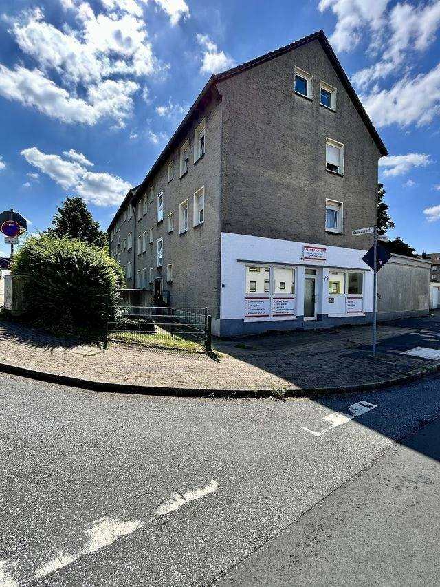 Geräumige Gewerbeeinheit mit Büroraum, großem Lager und Garage